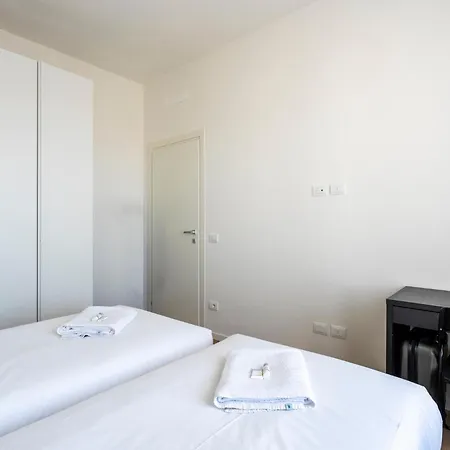 New 2bdr - Attico Panoramico Con Posto Auto شقة *
